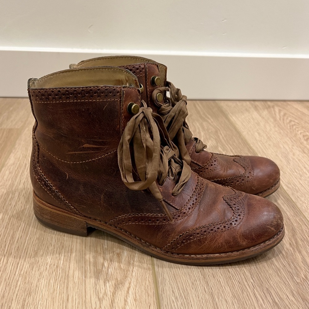 Sebago ribbon lace up cognac brown leather Oxford low heel ankle booties